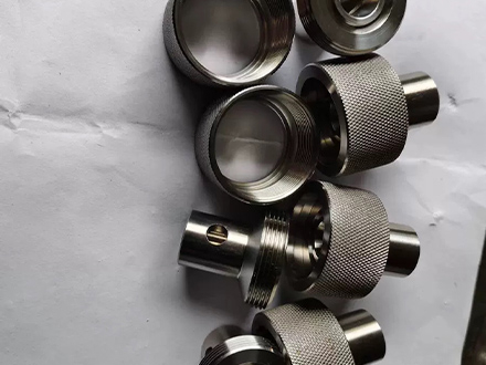 无压边圈的倒装拉伸模具